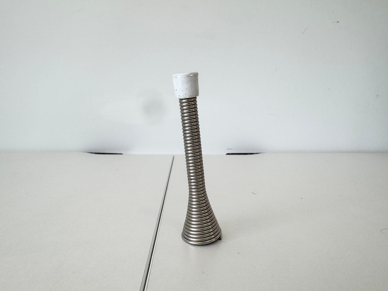 The sound of a spring being bounced