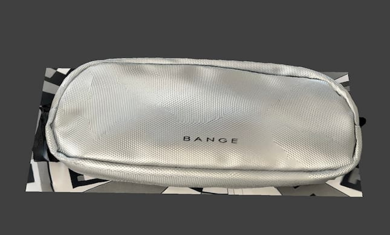 Top view of the cable pouch. After the initial experiments, I moved on to scanning the object that I chose, a cable pouch. It’s something I always carry with me whenever I bring my backpack, so it feels like an essential everyday item.